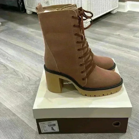 Cute military boots - Picture 1 of 4